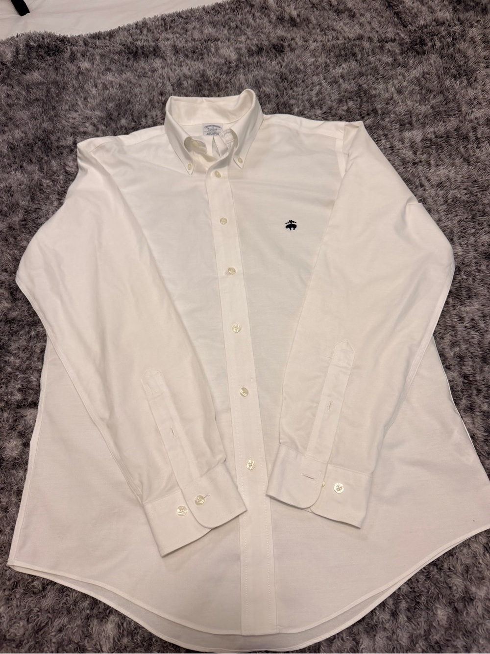 Brooks Brothers White Button-Down Dress Shirt with Navy Logo size M